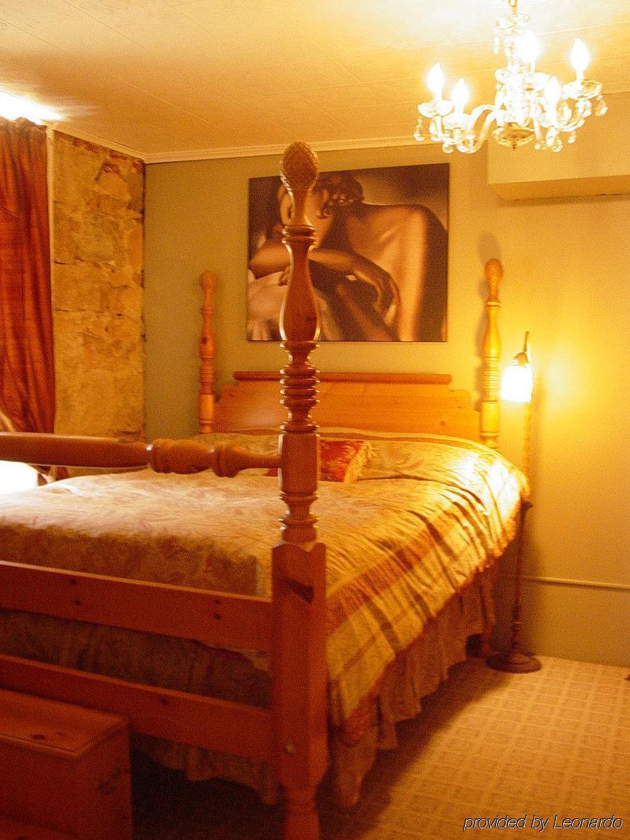 The Historic Hotel Leger Mokelumne Hill Room photo